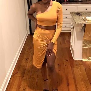 Two Piece Mustard Set